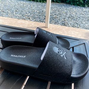 SOULCYCLE Legend Skull Slides